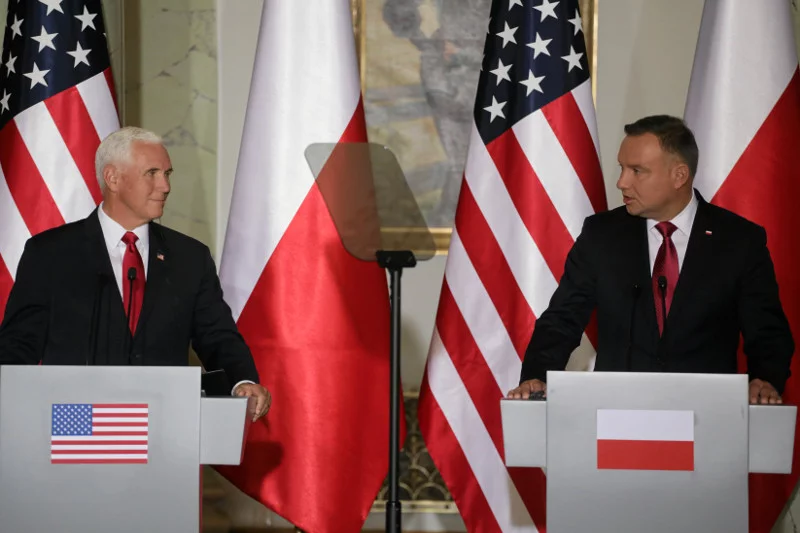 Wiceprezydent Mike Pence we wrześniu był w Warszawie. Wcześniej rząd mówił o wprowadzeniu podatku cyfrowego.