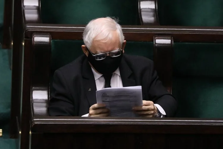 Kaczyński przekonał do pozostania w partii Ardanowskiego. To zapobiegło buntowi. Kryzys w PiS. Kaczyński stłumił bunt w 2 godziny.