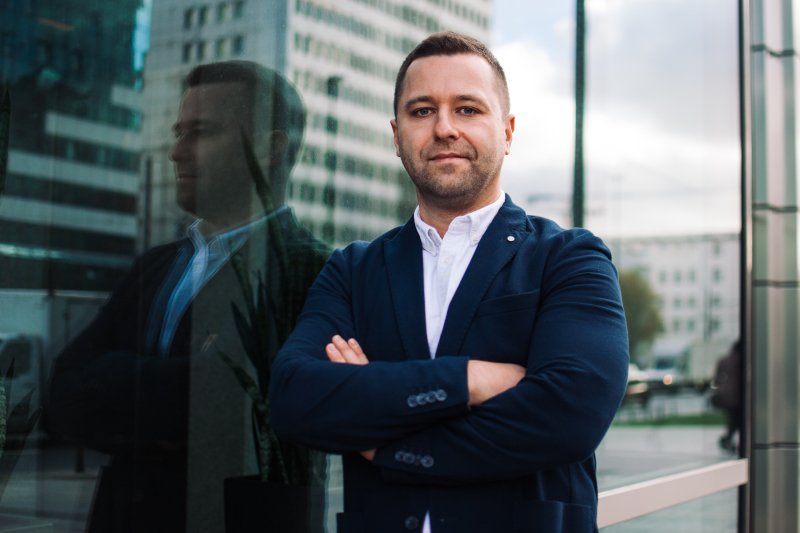 Tomasz Rudnik uczy, jak działać, aby znaleźć pracę.