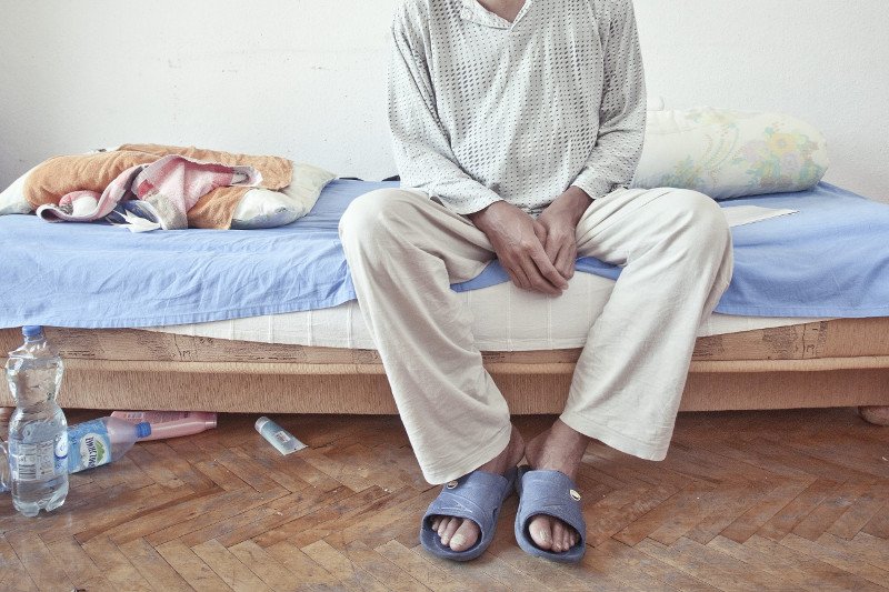 Zakażeni koronawirusem, lekko przechodzący infekcję, będą chorować w domu.