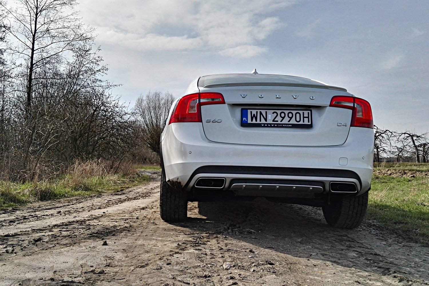 Volvo S60 Cross Country - samochód, do którego jak mało gdzie pasuje słowo "wystarczający".