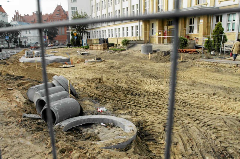 Polskie urzędy wydają miliony na wynajem komercyjnych biur.