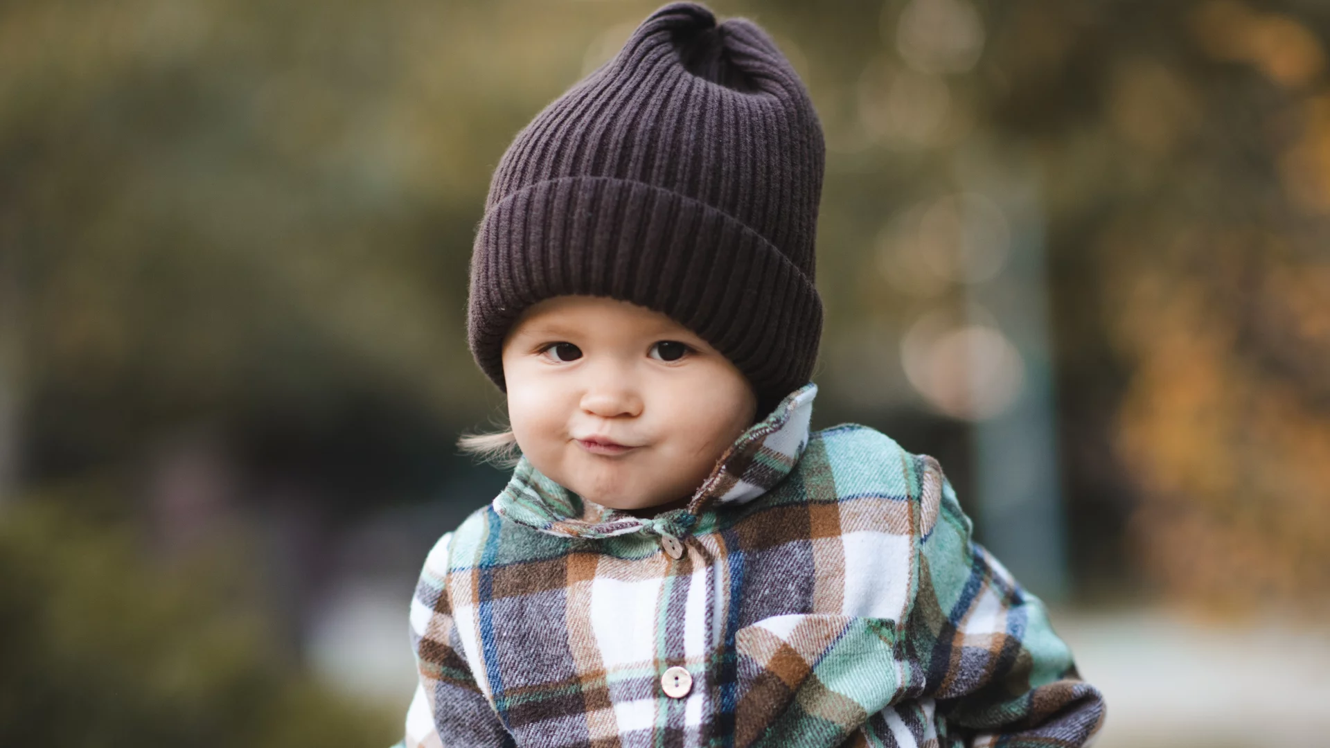 Nie nazywaj tak dziecka, jeżeli szukasz unikatu. AI wskazało 10 imion "złotego środka"