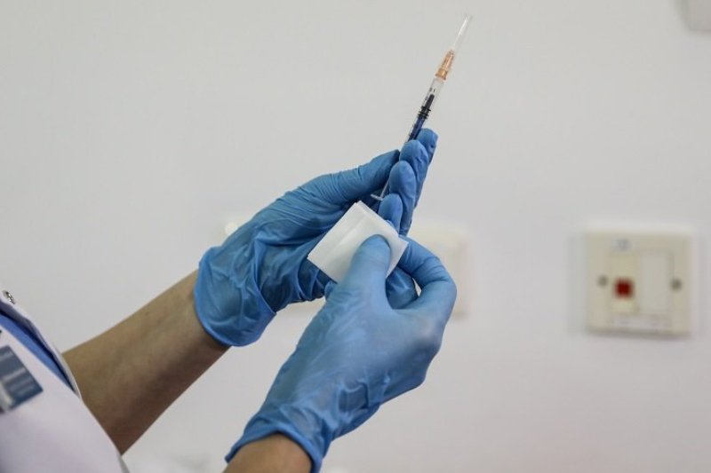 Koronawirus już za Tobą? Jesteś ozdrowieńcem? Możliwe, że poczekasz na szczepionkę pół roku