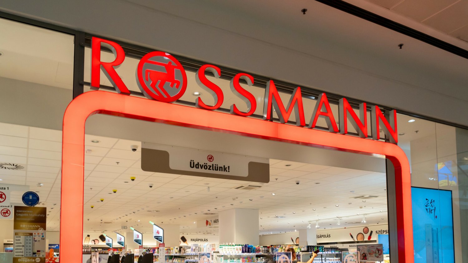 Rossmann – 5 najlepszych kosmetyków nawilżających. Wygładzą zmarszczki