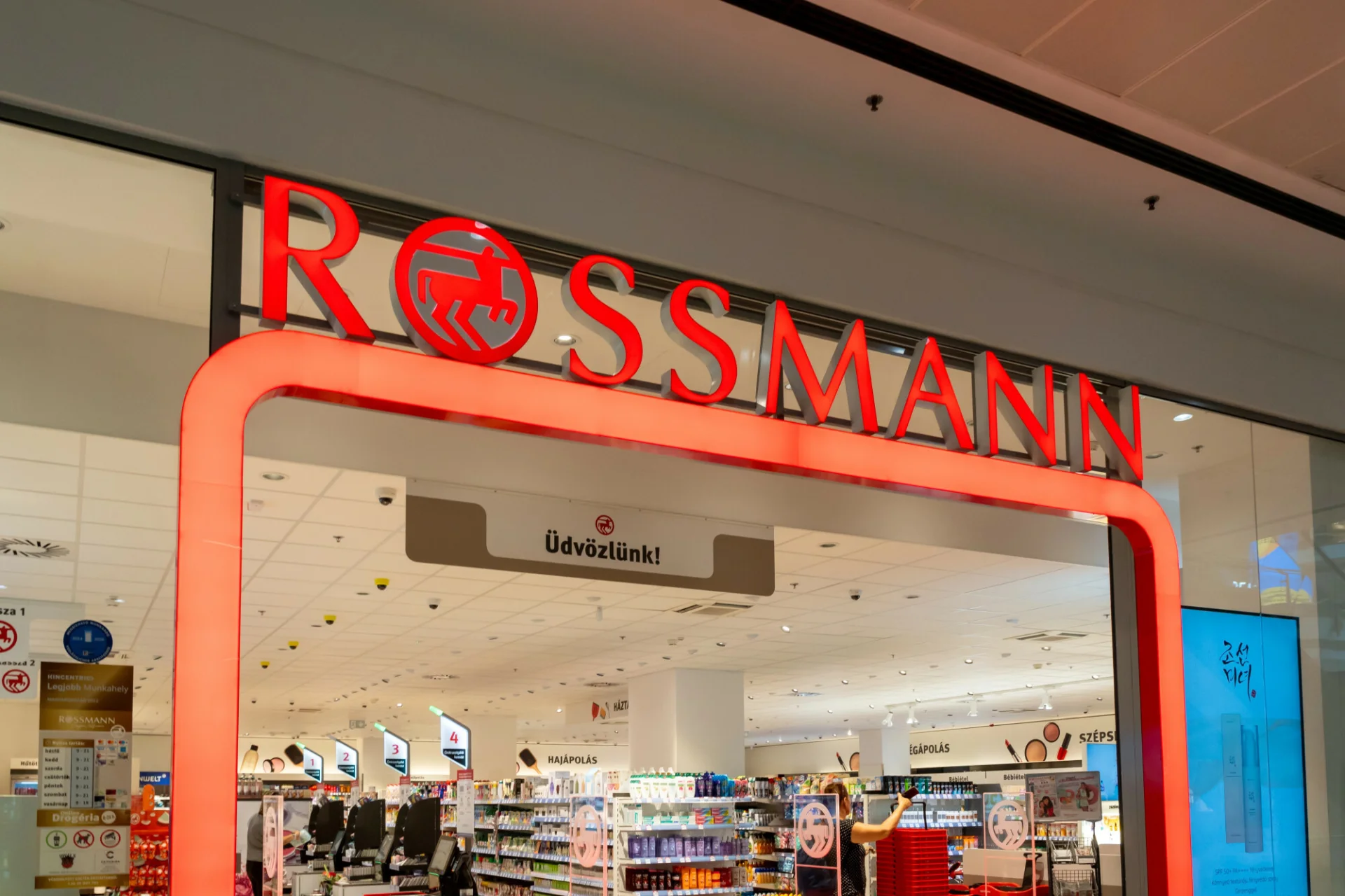 Rossmann – 5 najlepszych kosmetyków nawilżających. Wygładzą zmarszczki