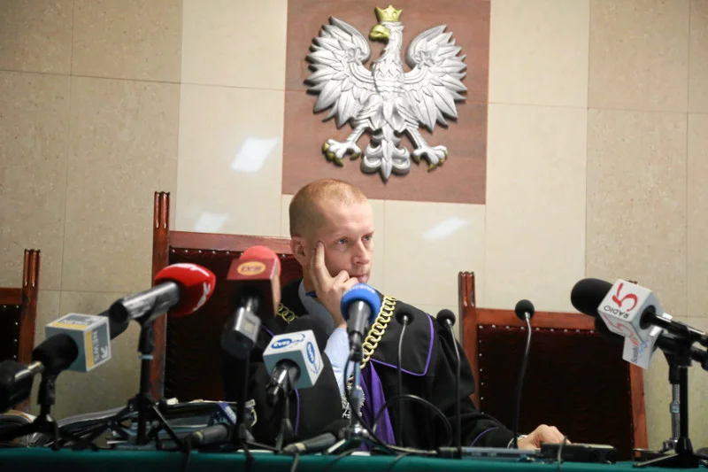 Sąd jeszcze w 2016 roku wydał wyrok uniewinniający członków KOD, którzy zakłócili wystąpienie kandydatki PiS na senatora. Tym razem Sąd Rejonowy w Suwałkach uznał winę oskarżonych, ale odstąpił od wymierzenia kary.