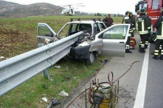 "Jedziesz? Nie pisz SMS". Facebookowa strona Okiem Strażaka zamieściła zdjęcie z wypadku ku przestrodze.