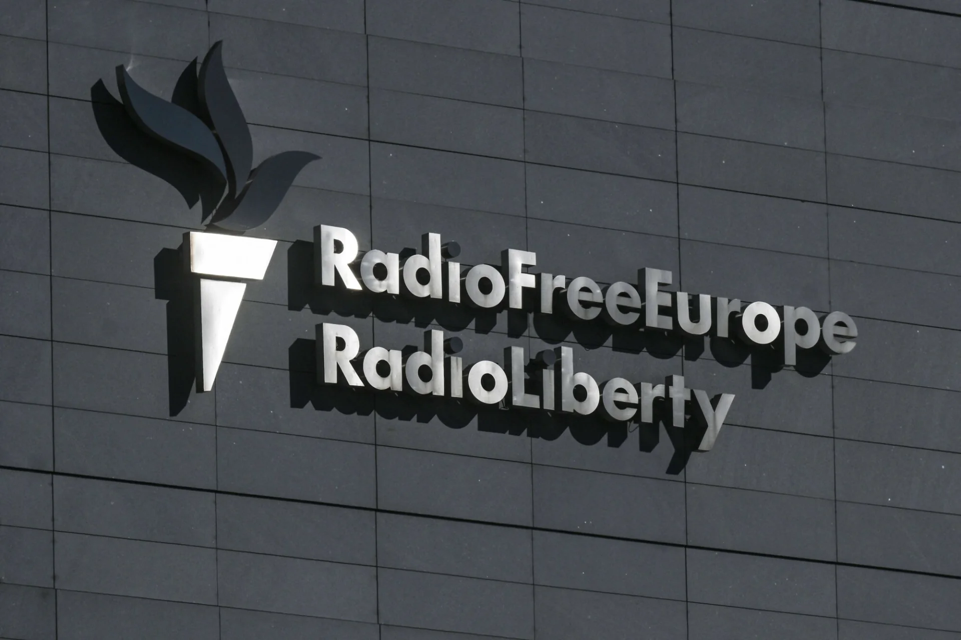 UE broni Radia Wolna Europa. Ale pieniędzy nie obiecuje