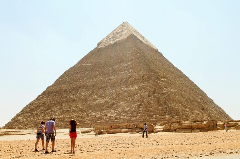 Kolejne biura podróży zawieszają wycieczki do Egiptu. Niektóre wciąż jednak je realizują.