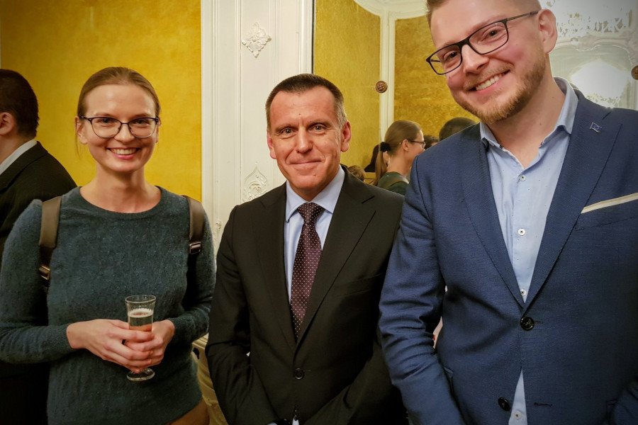 Zdjęcie Kozłowskiej z ambasadorem oburzyło polska prawicę