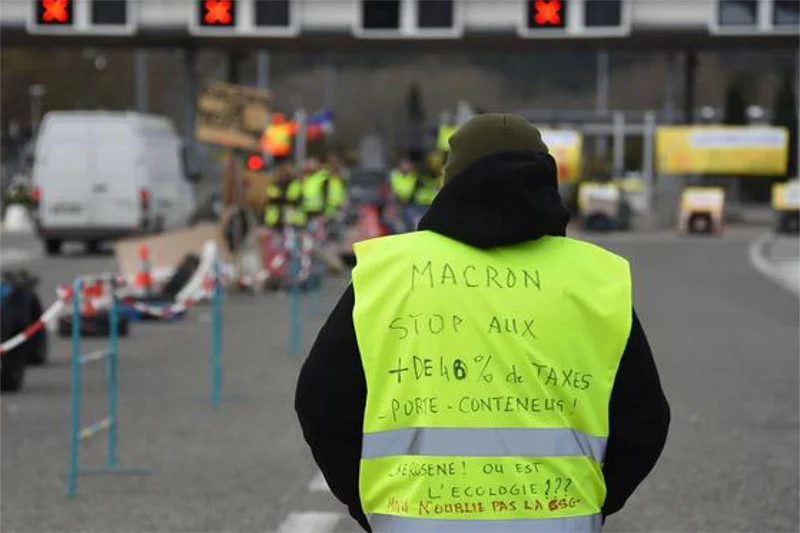 Francuzi są w szoku po śmierci jednego z protestujących, potrąconego przez Polaka.