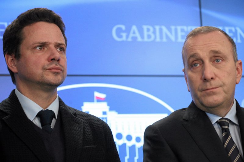 Po co młodym gwiazdom opozycji takim, jak Rafał Trzaskowski zużyte twarze starych liderów?