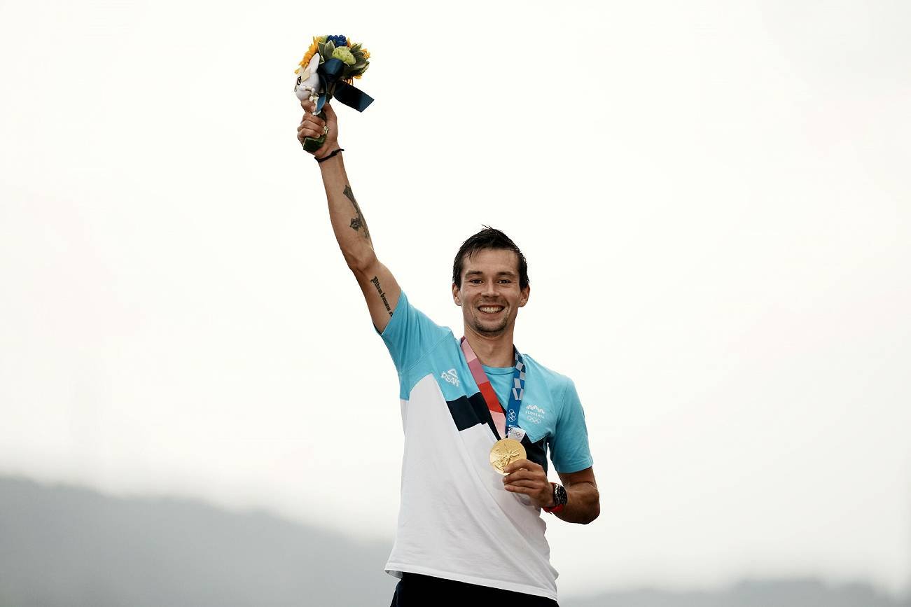 Primož Roglič to nowy mistrz olimpijski w jeździe indywidualnej na czas i były słoweński skoczek narciarski