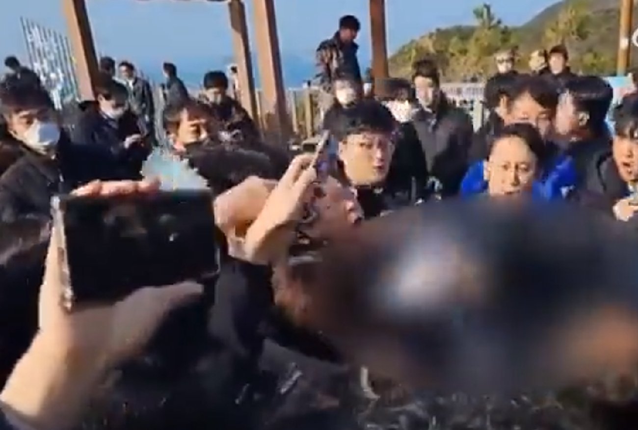 Korea Południowa. Podszedł do lidera opozycji i wbił mu nóż prosto w szyję.