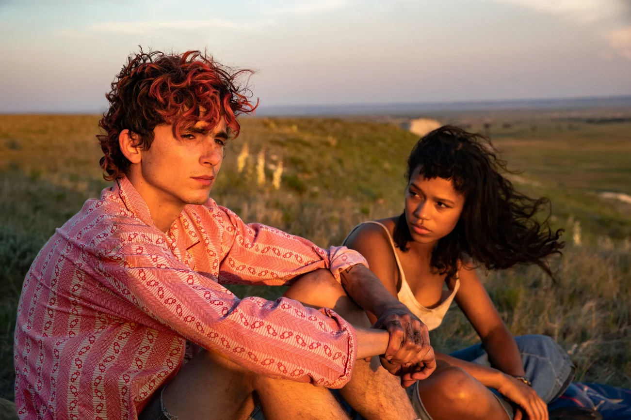 Timothee Chalamet i Taylor Russell w filmie "Do ostatniej kości".