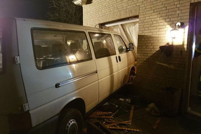 Pijany Polak wjechał w dom w Holandii.