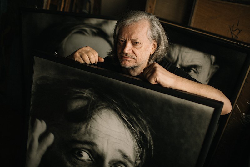 Stefan Okołowicz jest witkacologiem, co oznacza, że bada twórczość Stanisława Witkacego.