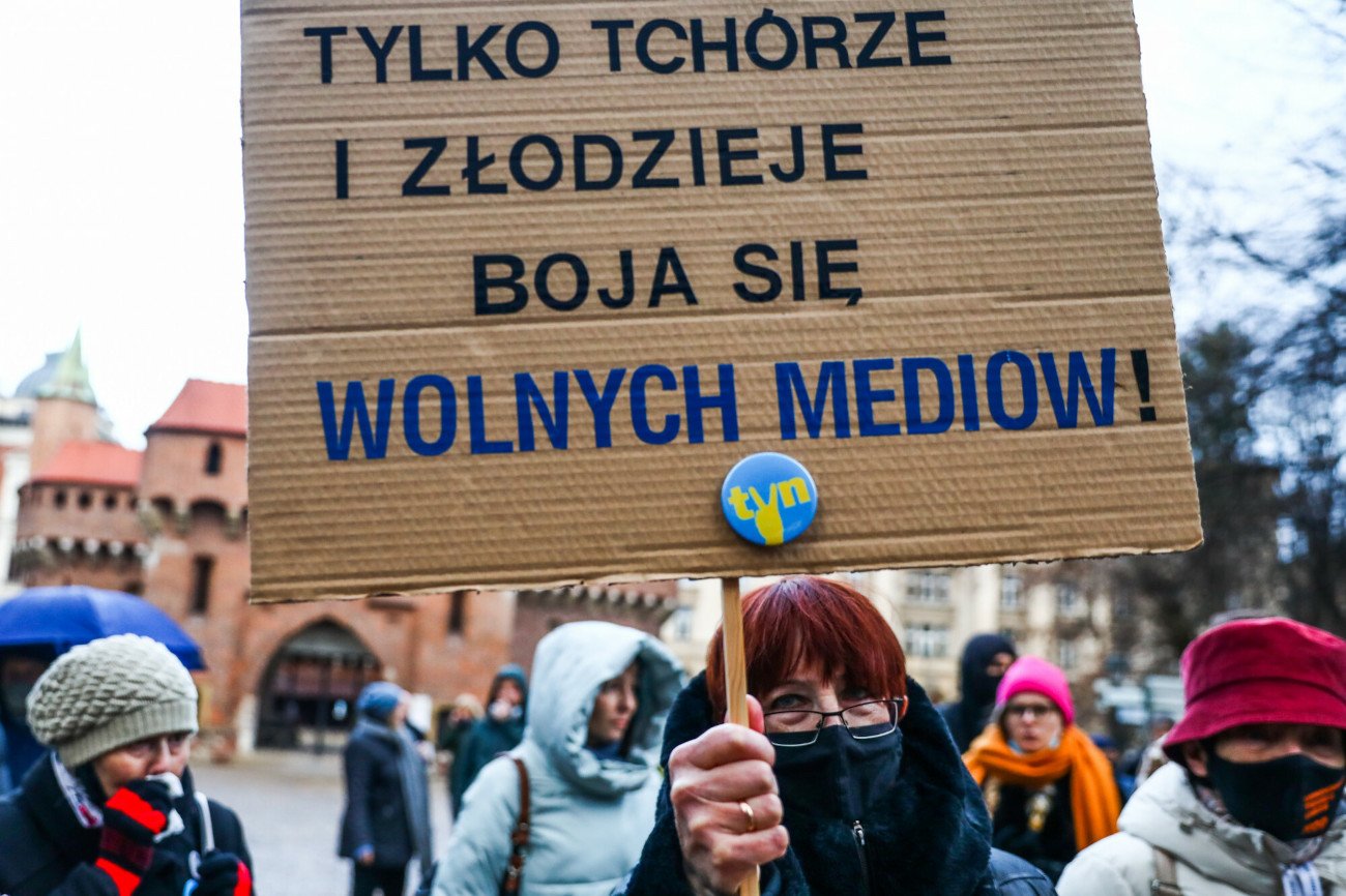 Redakcje dołączają do apelu w obronie TVN.