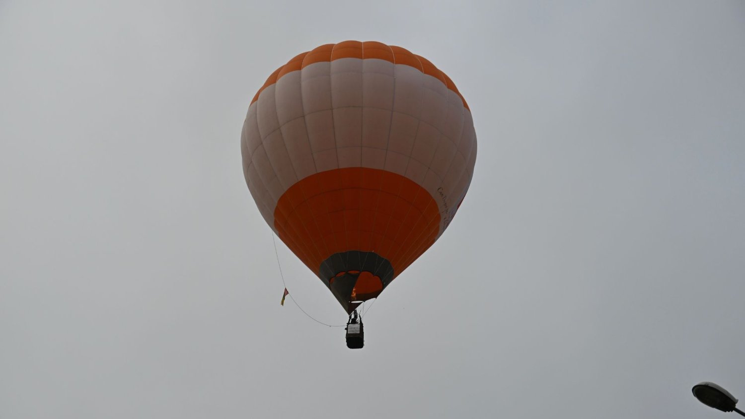 Balon z pasażerami runął na ziemię w Zielonej Górze. Wcześniej zahaczył o budynek
