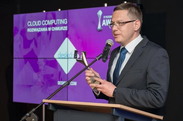 Adam Adamczyk, twórca Deskdoo twierdzi, że unijne pieniądze degenerują przedsiębiorczość