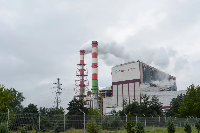 Olej z elektrowni wyciekł do kanału prowadzącego do Narwi.
