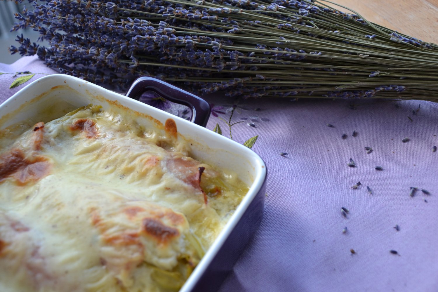 Cykorie w szynce pod beszamelem