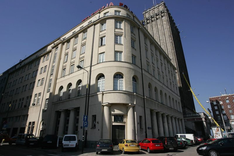 W tym budynku unosić się miał zapach narkotyków. Tak twierdzi pracownik TVP.