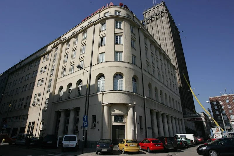 W tym budynku unosić się miał zapach narkotyków. Tak twierdzi pracownik TVP.