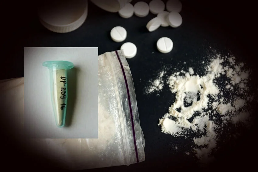 Etazen - opioid i pochodna fenatanylu - przed którą ostrzega Główny Inspektorat Sanitarny.