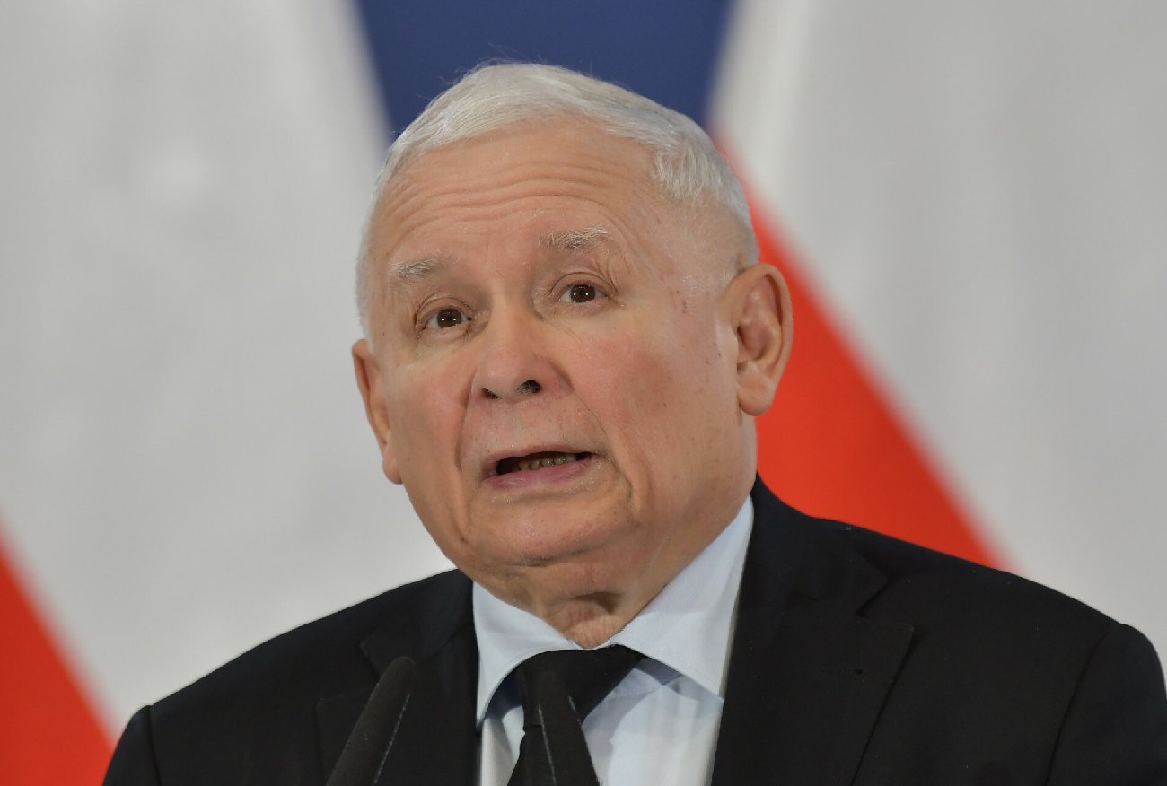 Ogromny wzrost poparcia dla Kaczyńskiego i Tuska. Ważna partia poza Sejmem.