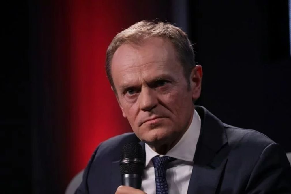 Donald Tusk skomentował na Twitterze: "Nielegalne władze chcą usunąć RPO".