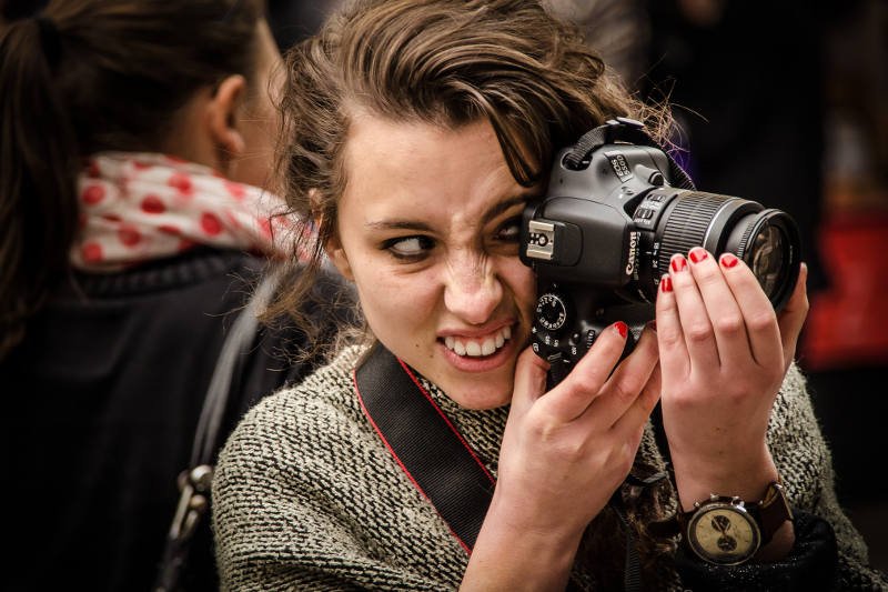 Często mimika bywa zdradliwa. I zamienia się w nieestetyczne bruzdy i zmarszczki. Dlatego warto nad nią panować.