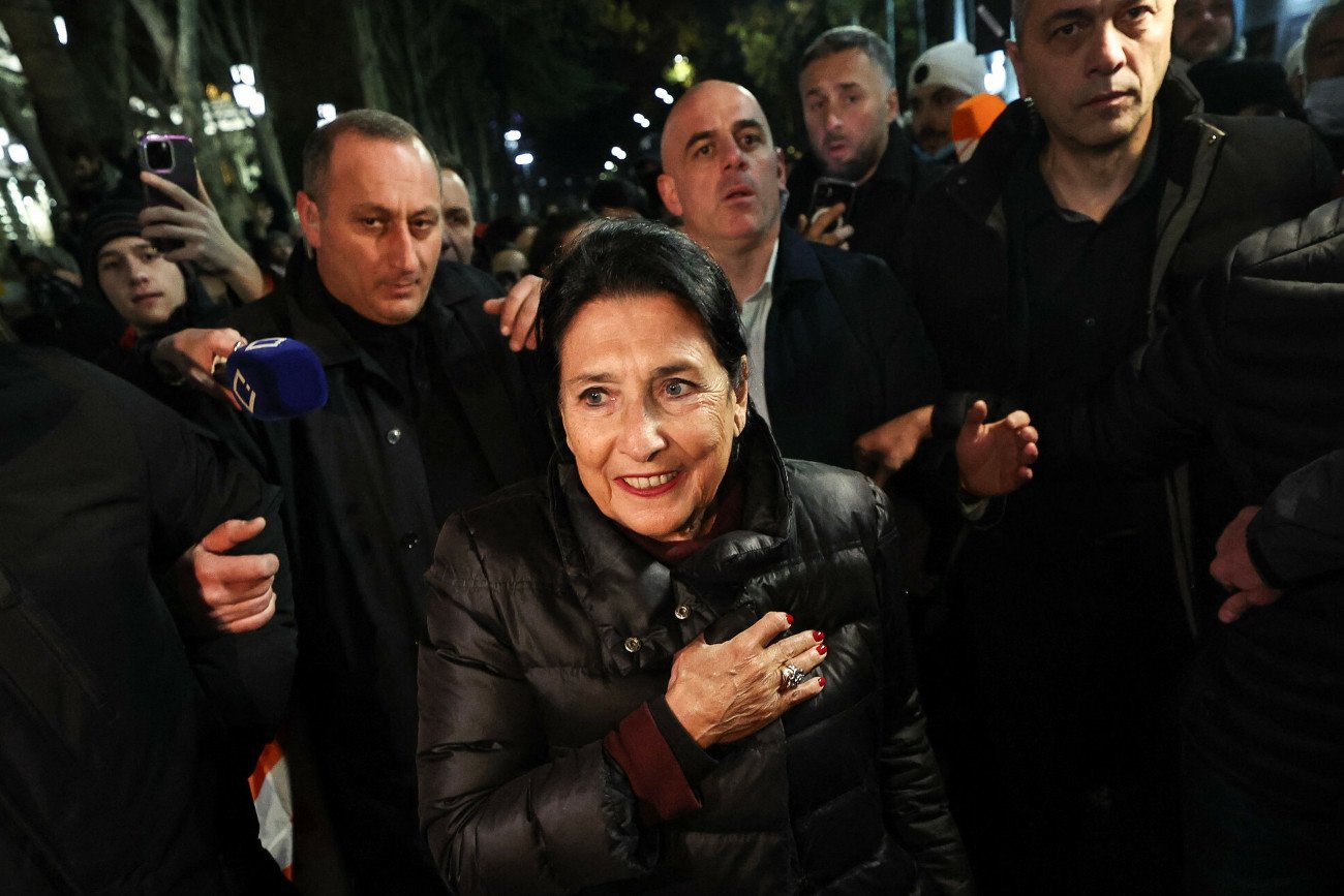 Prezydent Gruzji Salome Zurabiszwili pojawiła się wśród protestujących w Tbilisi