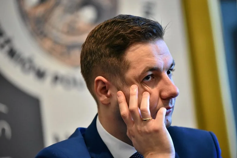 Według nowego sondażu Kantar Millward Brown, Patryk Jaki nie ma szans na zwycięstwo w wyborach samorządowych.