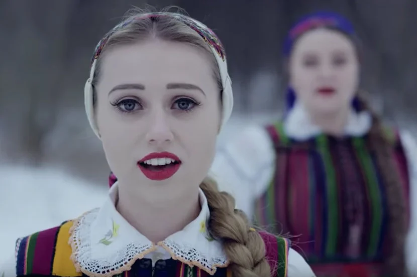 Folkowa grupa Tulia ma na swoim koncie debiutancki album, który pokrył się platyną. Są na nim przeróbki hitów takich grup jak Depeche Mode czy Metallica.