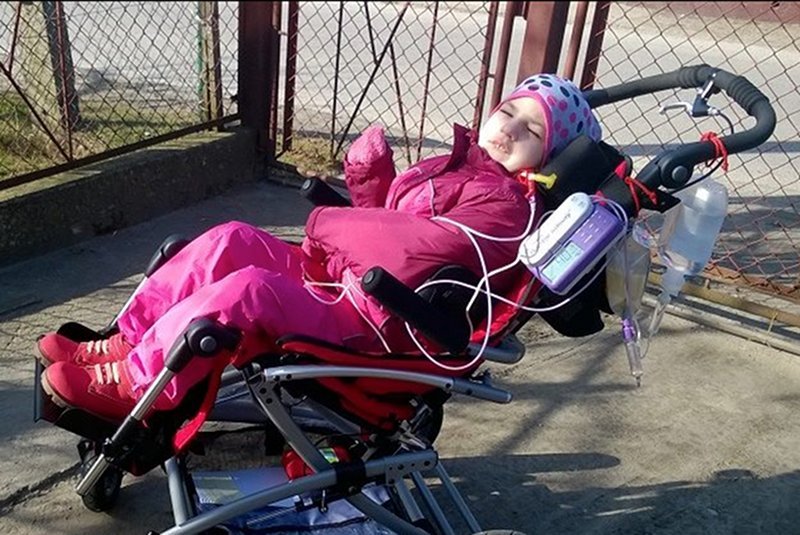 4 tysiące złotych za urodzenie niepełnosprawnego dziecka. Tyle nie wystarczyłoby nawet na wózek dla Nikoli.