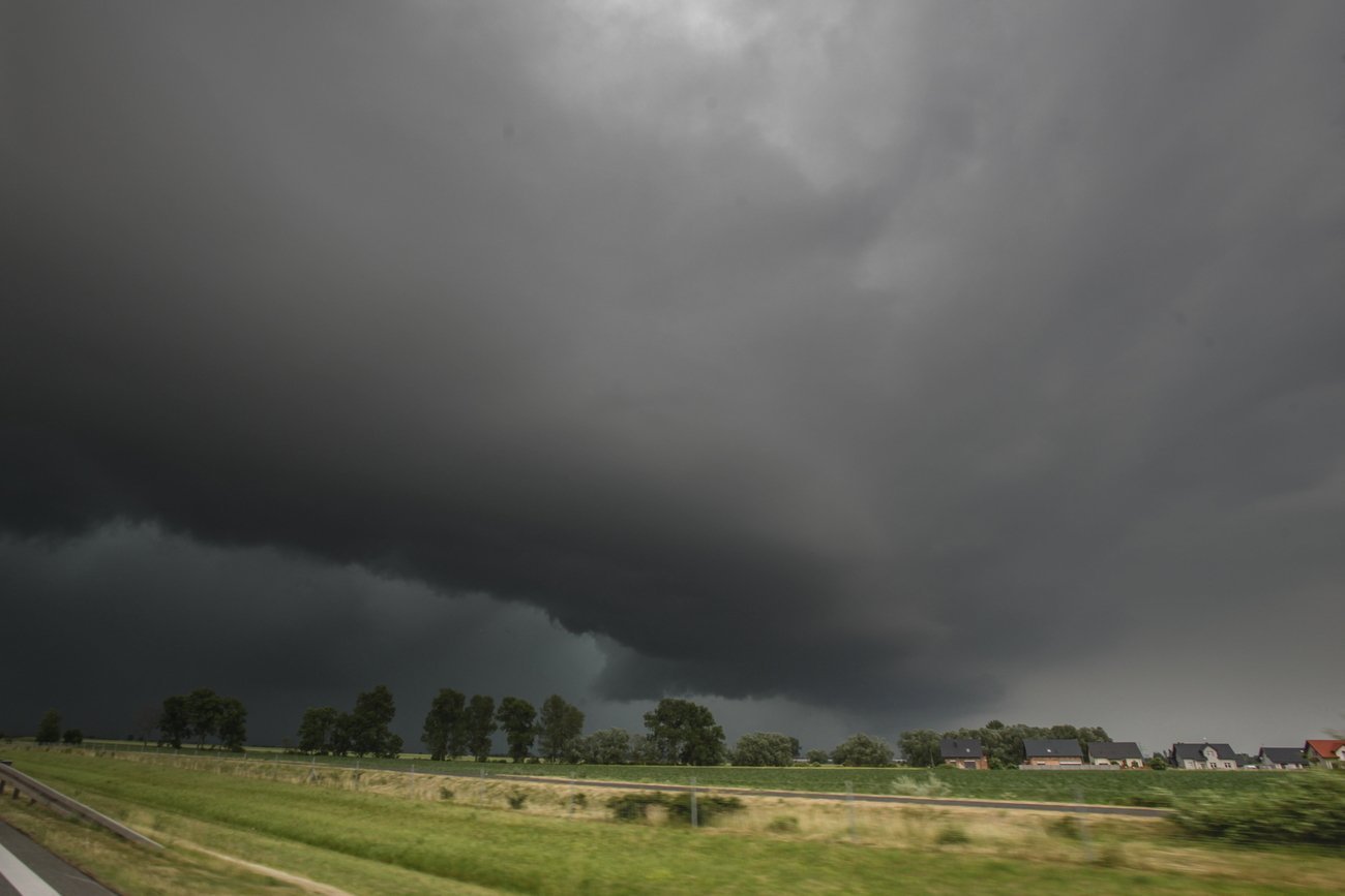 Strażacy interweniowali 90 razy po dzisiejszej burzy na Mazowszu.