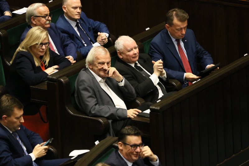 Elżbieta Witek anulowała głosowanie ws. KRS. W PiS słychać, że to opozycja zgłaszała problemy z głosowaniem.