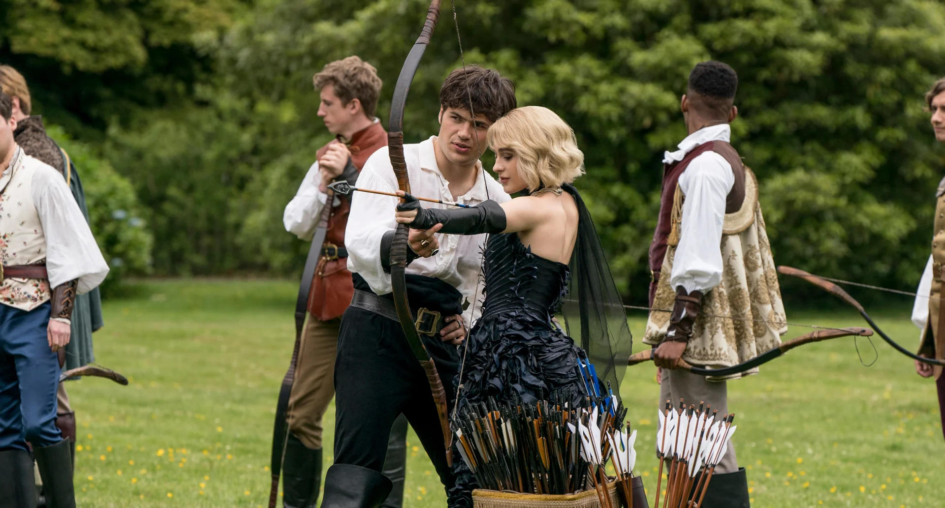 Tedros (Jamie Flatters) i Sophie (Sophia Anne Caruso) w filmie "Akademia Dobra i Zła").