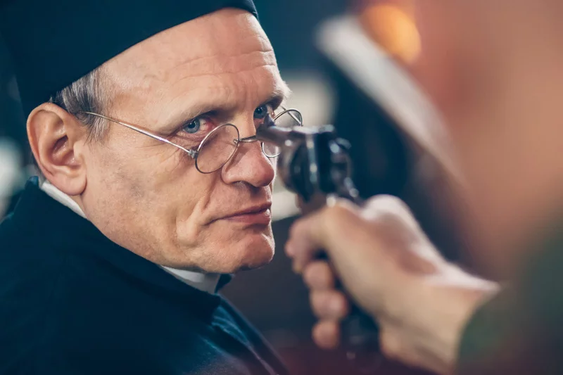 Za scenariusz i reżyserię filmu "Zerwany kłos" odpowiada Witold Ludwig