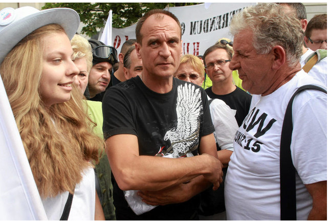 Paweł Kukiz - jego wizerunek raz po raz jest wystawiany na szwank. Czy uda mu się przed wyborami zawalczyć o lepszy wynik swojego komitetu?