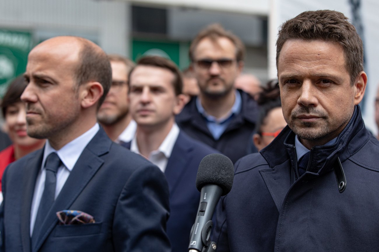 Wybory w przypadku startu Donalda Tuska i Rafała Trzaskowskiego - jak mówią nieoficjalnie politycy PO - mogłyby doprowadzić do kolejnych podziałów w partii.