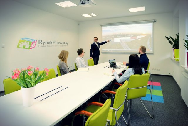 W Rynku Pierwotnym najważniejsza jest autentyczna komunikacja służąca efektywnej pracy – bez sztucznej hierarchii i dystansu pomiędzy kadrą kierowniczą a szeregowymi pracownikami.