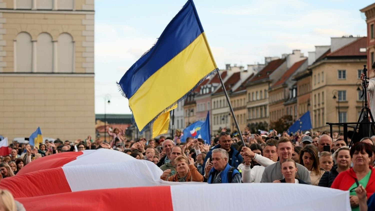 Wyraźny zwrot w nastrojach. Tak dziś Polacy oceniają Ukraińców. Polacy ocenili obecność Ukraińców w nowym sondażu. Tren rośnie.