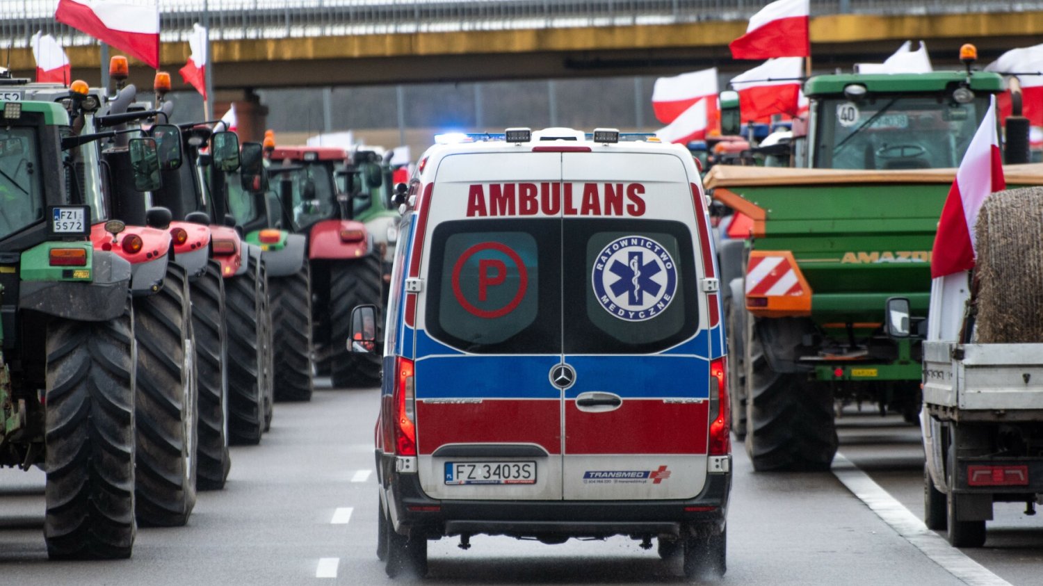 Co się stało z pacjentem z karetki, którą zablokowali rolnicy? Oświadczenie.