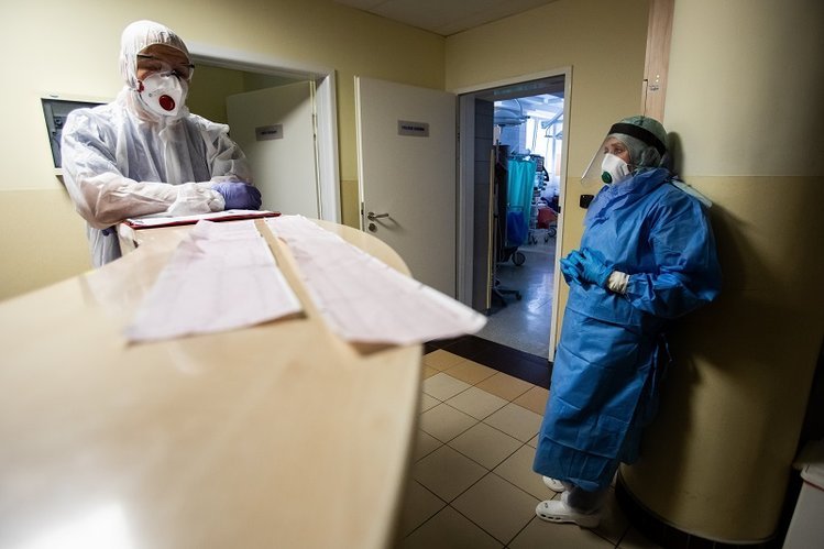 Druga fala koronawirusa to nie żart. Wzrost zakaże we Włoszech i w Hiszpanii.