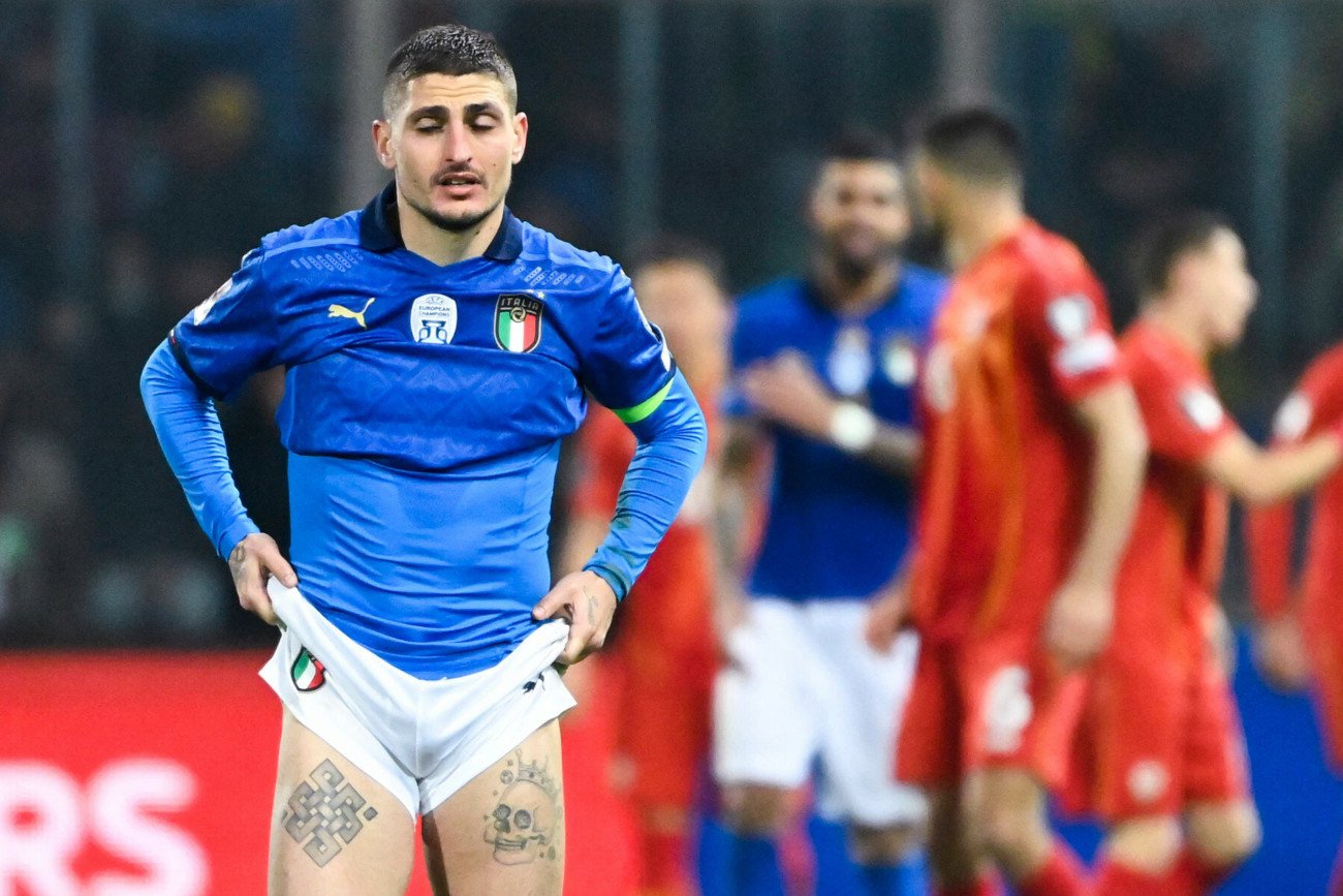 Marco Verratti załamany po porażce w barażach strefy europejskiej MŚ 2022 z Macedonią Północną.