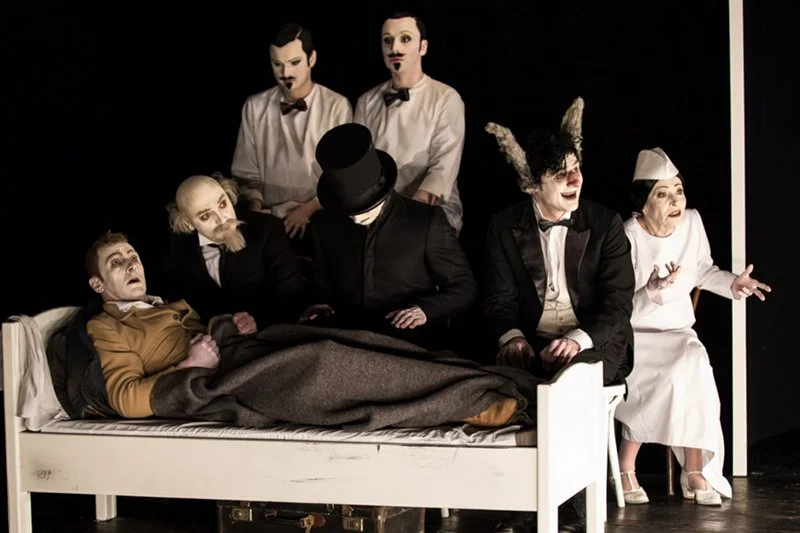Pierwsza premiera we wrocławskim teatrze pod rządami nowego dyrektora, Cezarego Morawskiego. Po recenzji premiery przez wiceministra kultury los wniosku o odwołanie Morawskiego jest pewnie przesądzony.