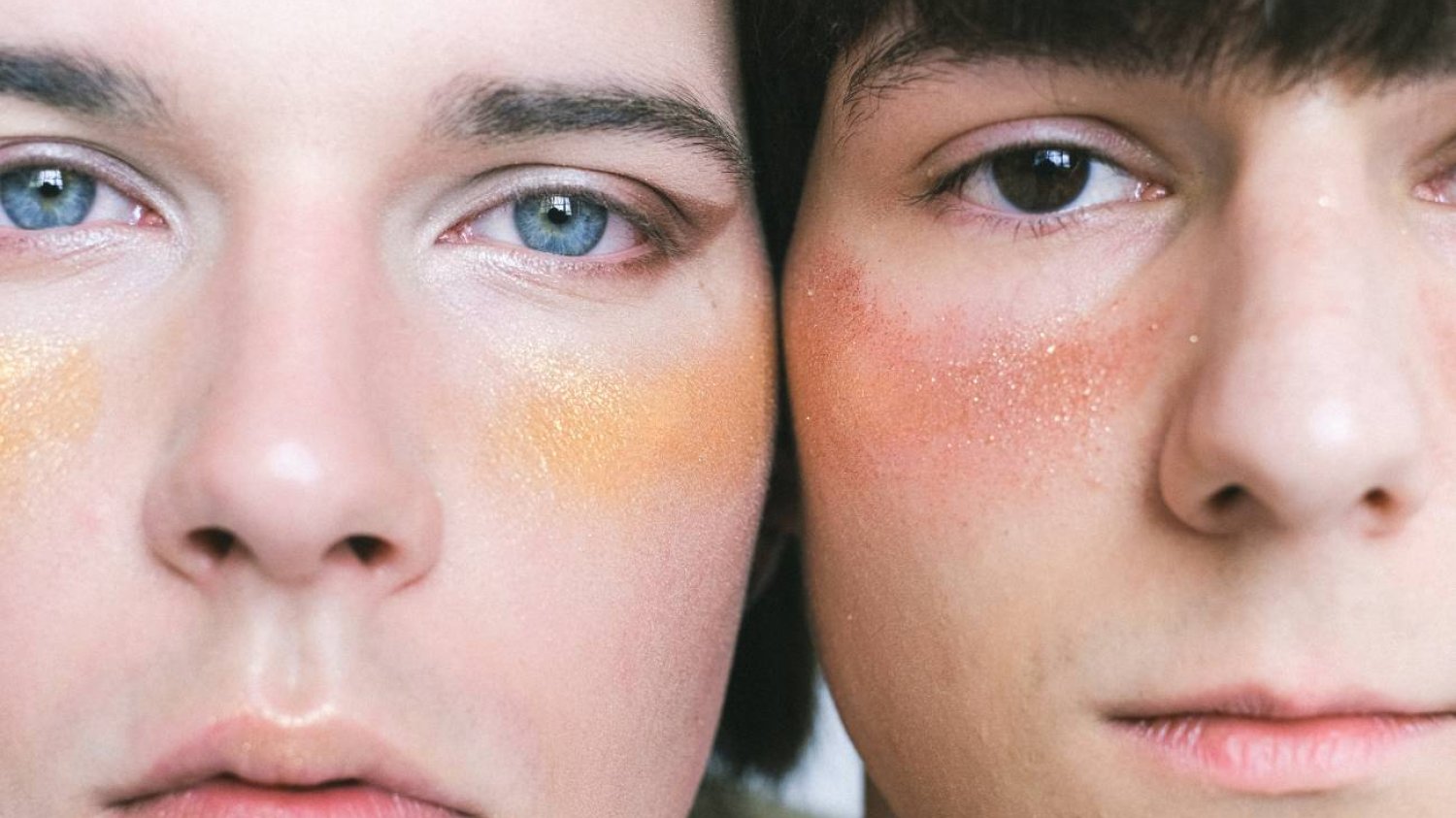 Makijaż robią też faceci. Mężczyźni robią delikatny cleanboy makeup